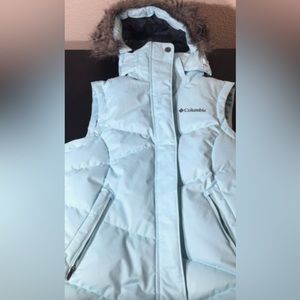 Like new Columbia puffer vest teal in color